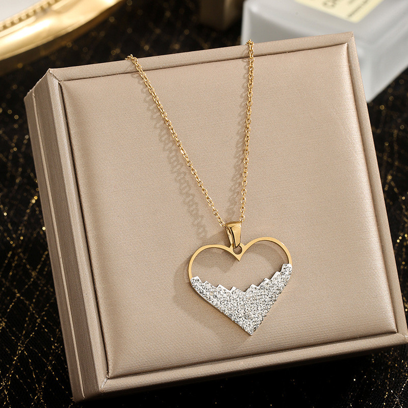 Cross-Border New Product 18K Titanium Steel Chain Inlaid Zircon Heart Necklace Pendant for Women Inlaid Diamond Collarbone Chain Wholesale from Source Manufacturer