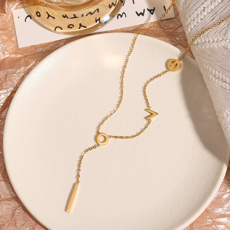Love Necklace 2022 New Women Summer 18k Gold High-end Niche Collarbone Internet Celebrity Titanium Steel Choker Non-fading