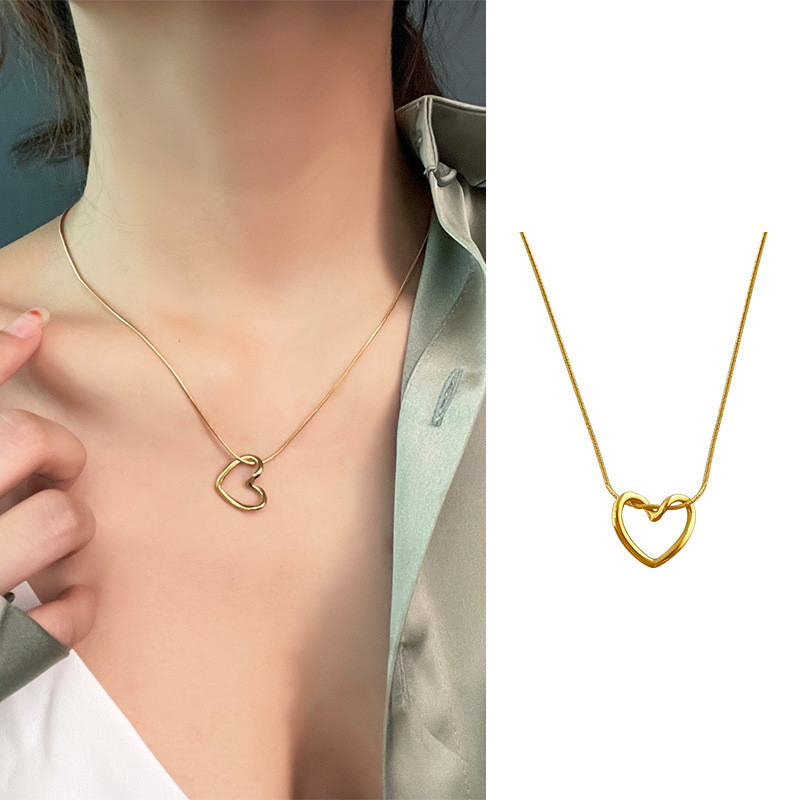 Small Twisted Heart Necklace for Women, Clavicle Chain, 2024 New Summer Irregular Short Luxurious Simple Titanium Steel Jewelry