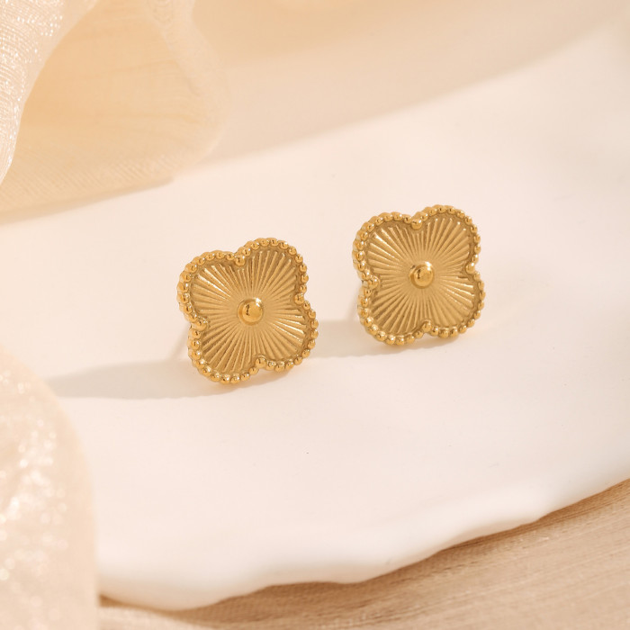 Cross-Border Fashion Elegant Four-Leaf Flower Collarbone Chain Set for Women 2022 New Trendy Internet Celebrity Design Necklace Wholesale