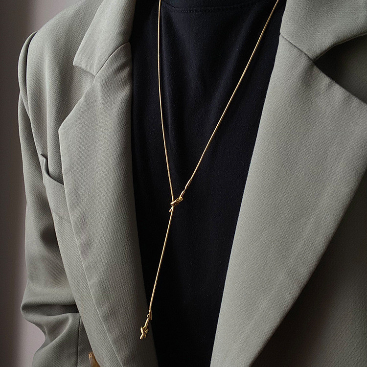 Light Luxury Niche Knot Sweater Chain Women's Long Necklace Minimalist Cool Style Versatile Trendy Internet Celebrity Design Sense High-end