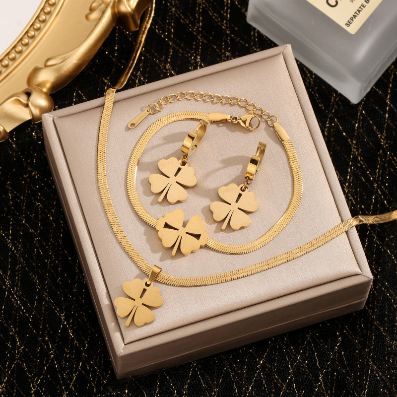 Light Luxury High-End Four-Leaf Necklace 2023 New Trendy Internet Celebrity Fashionable Temperament Titanium Steel Non-Fading Clavicle Chain