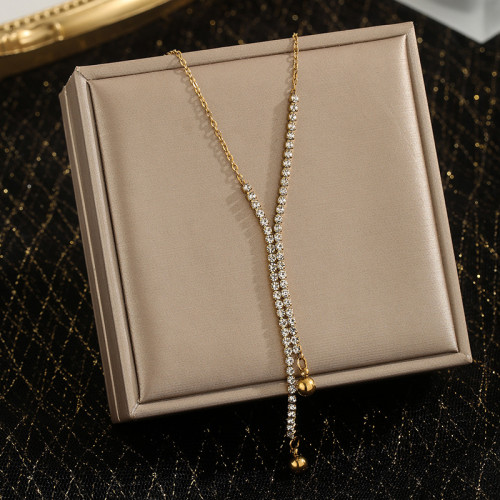 High-Grade Diamond Titanium Steel Necklace 2025 New Women's Niche Design Fashion Short Necklace Summer Light Luxury Ornament