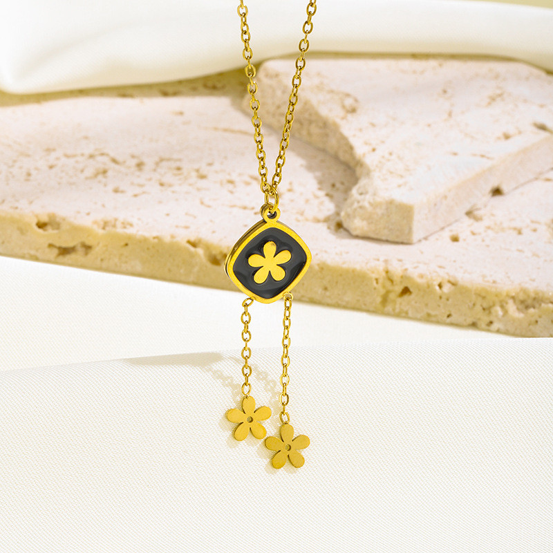 Cross-Border Hot-Selling New Stainless Steel Fashion Versatile Gold-Plated Shell Flower Necklace Light Luxury Small Daisy Tassel Necklace