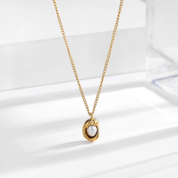 French Fashion Small Exquisite Shell Freshwater Pearl Necklace for Women Versatile Niche Design Sense Light Luxury Co...