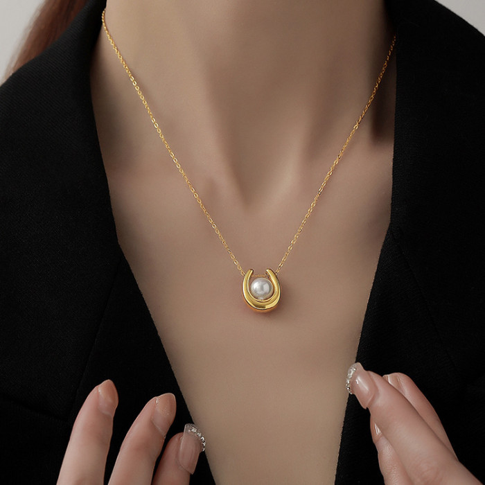 Light Luxury Pearl Necklace for Women, Niche Design, Gold Color U-Shaped Pendant, Fashionable and Elegant, Minimalist...