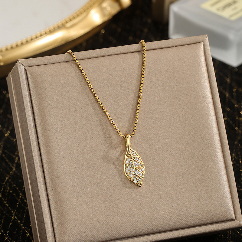 Golden Branch Jade Leaf Titanium Steel Necklace for Women, Light Luxury, Niche, High-end Feel, Internet Celebrity Hot Style, Commuting Women's Clavicle Chain, Leaf Trend