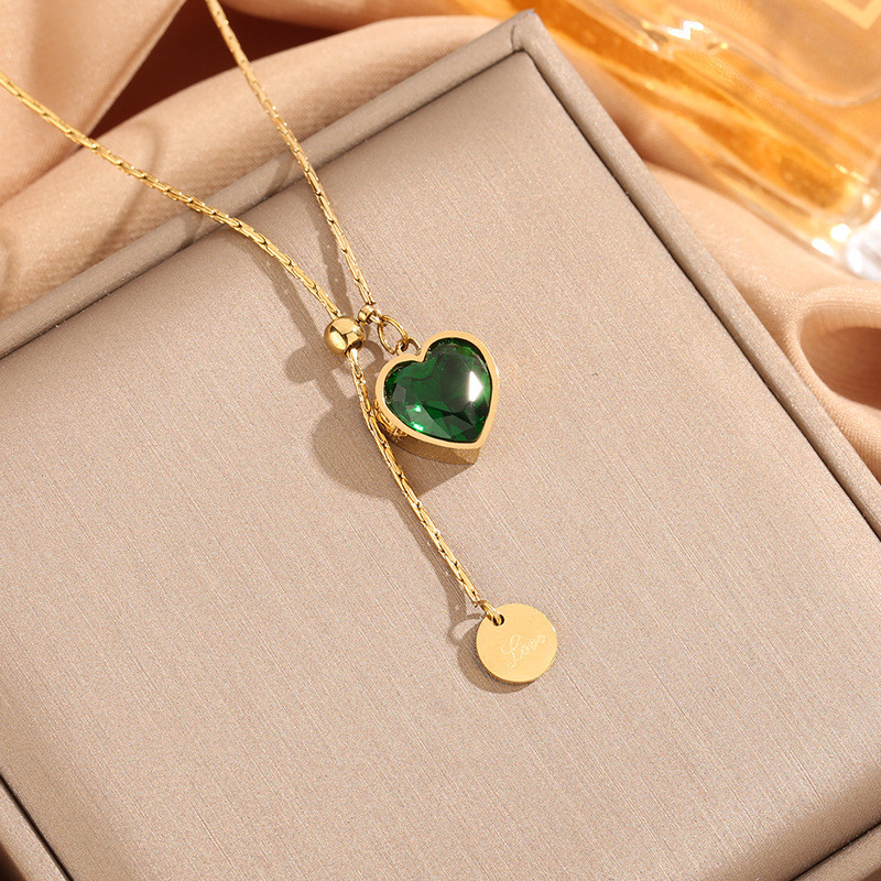 Emerald Heart Titanium Steel Necklace for Women, Light Luxury Niche Design, Non-Fading Titanium Steel Clavicle Chain, Adjustable Pull Chain
