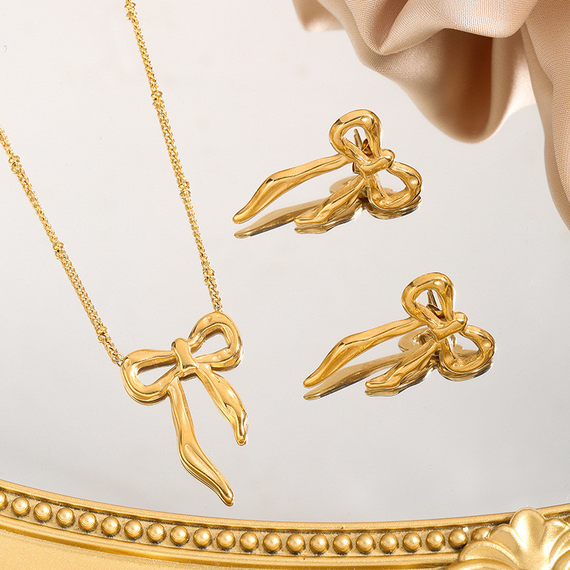 European and American INS Hot-Selling New Light Luxury Creative Bow Titanium Steel Necklace for Women Versatile High-End Niche Jewelry Trend
