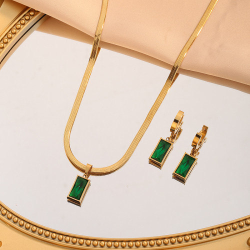 Cross-Border Hot-Selling Niche Elegant Design Snake Bone Chain Light Luxury Emerald Zircon Pendant Titanium Steel Necklace for Women