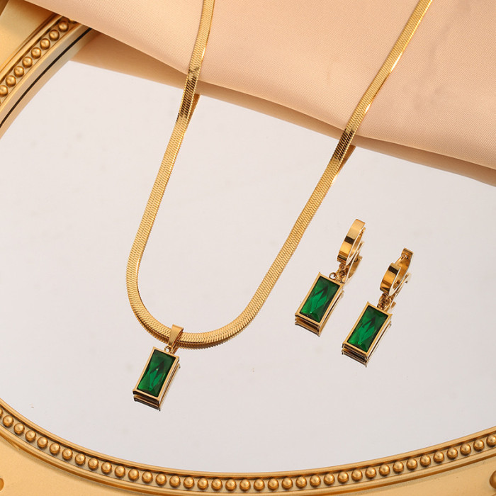 Hot-Selling Niche Elegant Design Snake Bone Chain Light Luxury Emerald Zircon Pendant Titanium Steel Necklace for Women