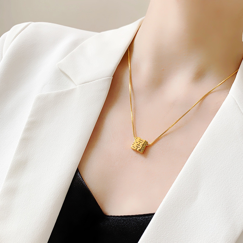 Chinese Style Double Happiness Necklace for Women Titanium Steel Plated with 18K Gold Chinese Style Hollow Square 囍 Character Fortune Pendant Non-Fading