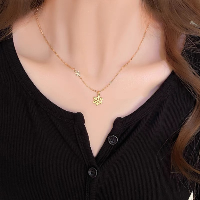 Cross-Border Glossy Snowflake Titanium Steel Necklace for Women Pendant Simple Collarbone Chain Non-Fading Gift for Girlfriend Best Friend Christmas Present