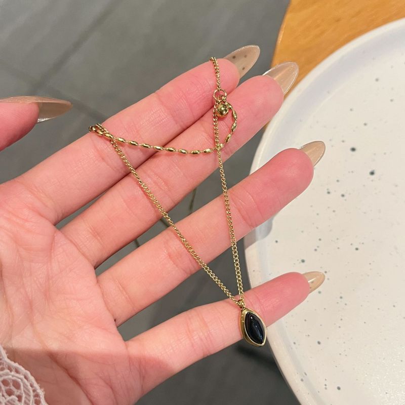 Stainless Steel European and American Vintage Retro French Oval Black Necklace Black Mirror Clavicle 18K Plated Color Retention Accessories
