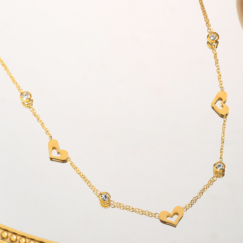 Cross-Border Hot Selling Simple Heart Pendant Necklace with White Diamonds for Women, Versatile Stainless Steel Gold-Plated Necklace Wholesale