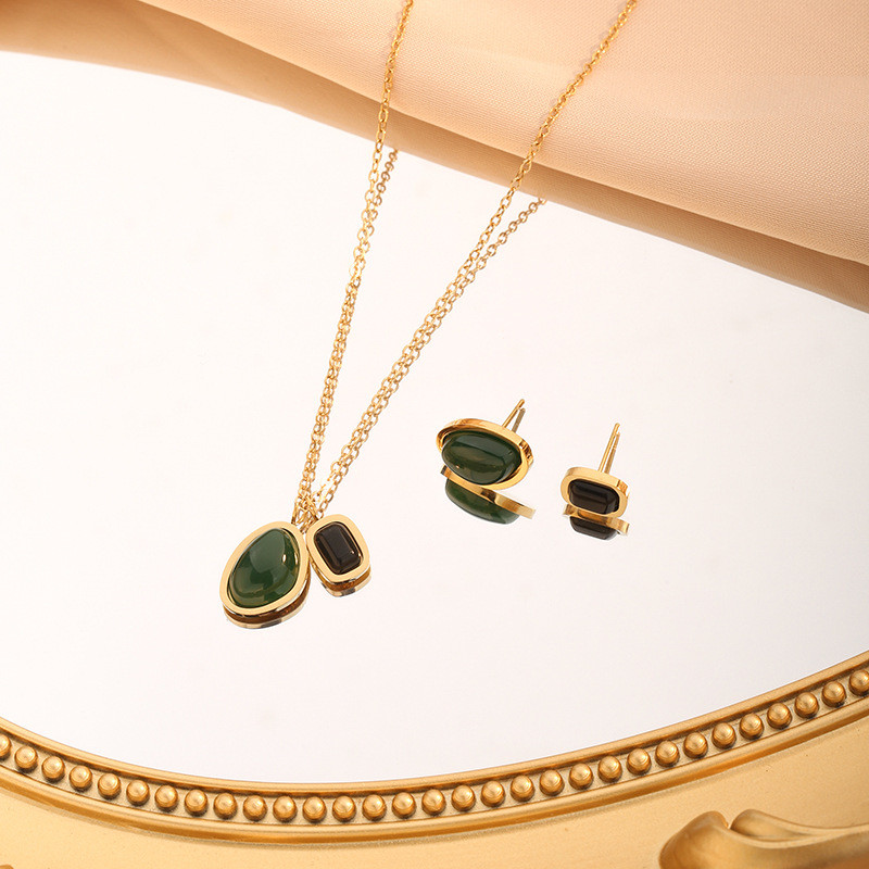 Niche Light Luxury Design Green and Black Agate Double Pendant Necklace for Women Summer Clavicle Chain 2024 New Non-Fading Qixi Festival