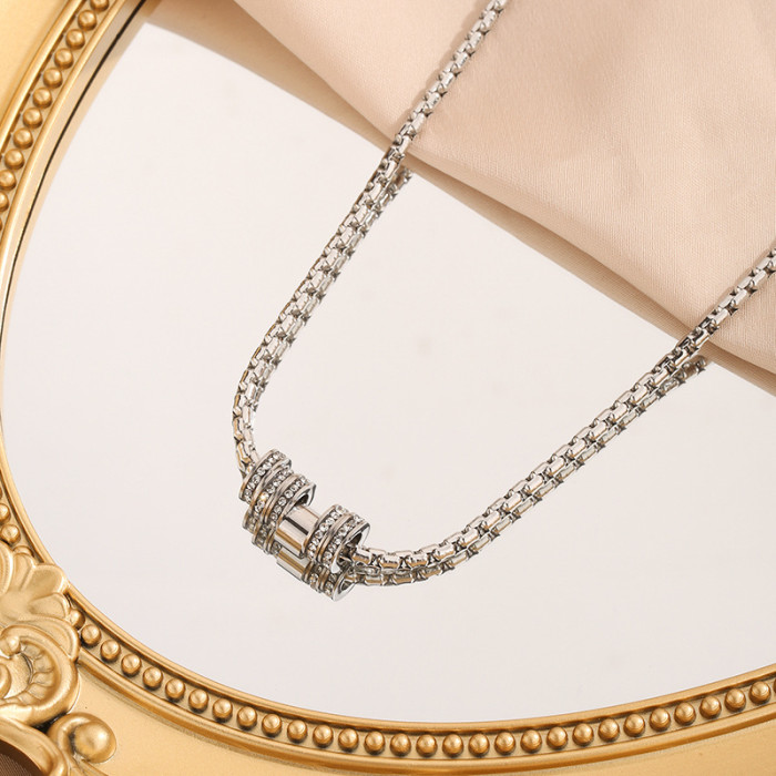 Minimalist Zircon Circle Pendant Necklace for Women, Light Luxury Personality Versatile Choker for Men, Stylish Colla...