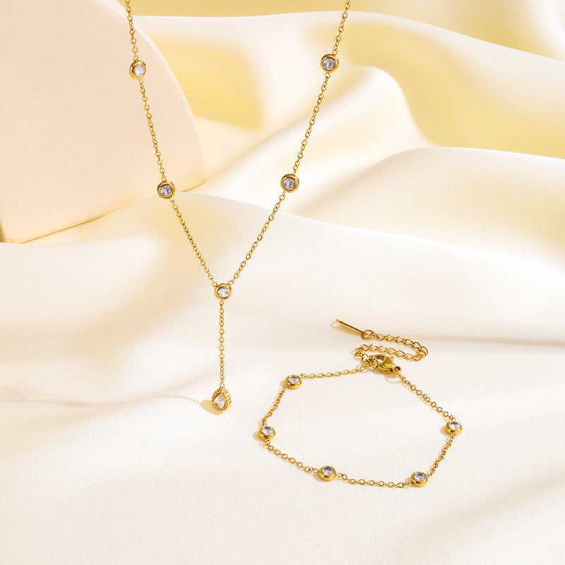 INS Internet Celebrity Style Light Luxury Inlaid Diamond 18K Gold Stainless Steel Necklace Non-Fading Titanium Steel Necklace for Women Elegant and High-End Feel