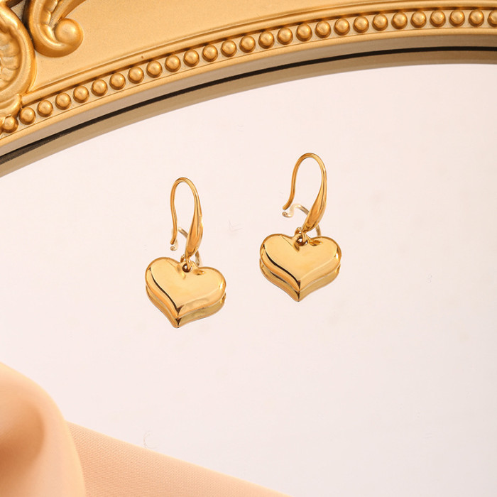 European and American Retro Fashion Elegant Simple New 18K Gold Heart Necklace for Women Ins Internet Celebrity Sweater Chain Earring Set