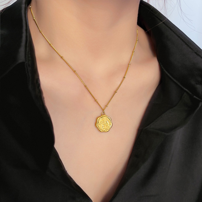 Fashion New Ins Style Simple Niche Design Peach Blossom Necklace for Women, Versatile Thick Gold Plated Collarbone Chain