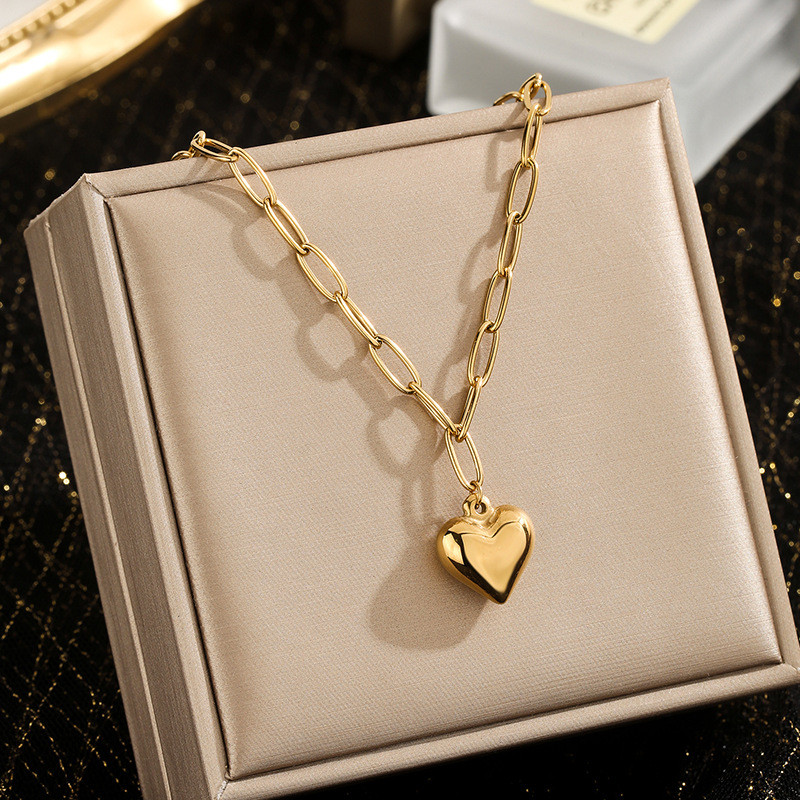 European and American Cross-Border INS Style Summer Personality 18K Gold Stainless Steel Necklace Light Luxury Versatile Heart Pendant Necklace Jewelry