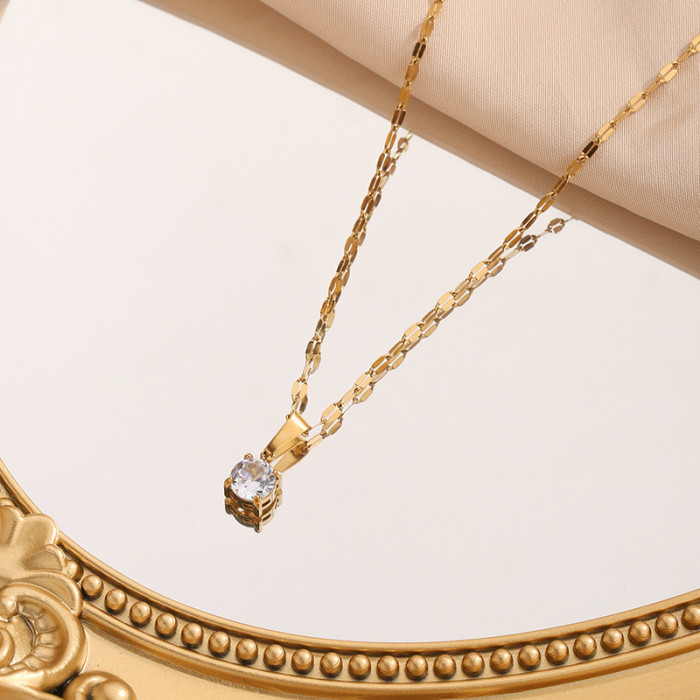 Starlight Four-Claw Single Stone Necklace for Women 2024 Fashion Simple Elegant Niche Design High-End Collarbone Chain