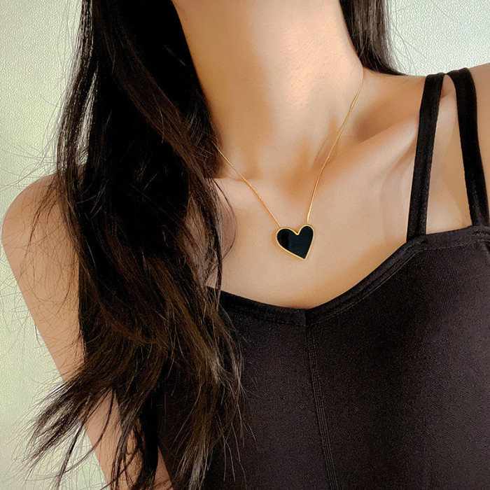 Niche Design 18K Personality Cool Black Shell Heart Necklace Light Luxury High-grade Titanium Steel Non-fading Clavic...