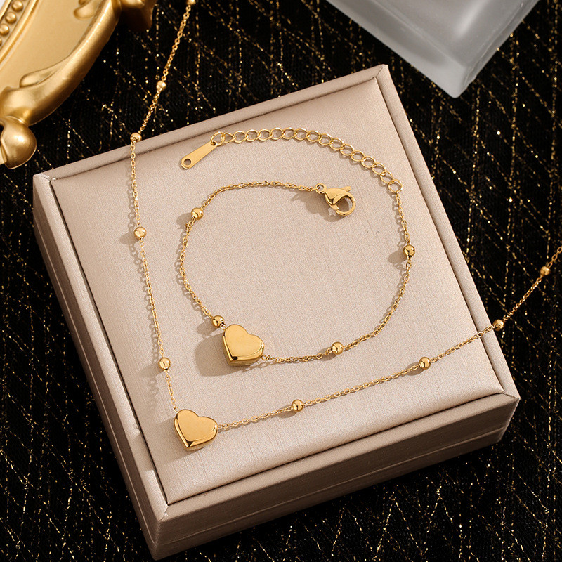 Simple Love Titanium Steel Necklace for Women Niche Design 18K Golden Clavicle Chain New Necklace Ornament Pendant