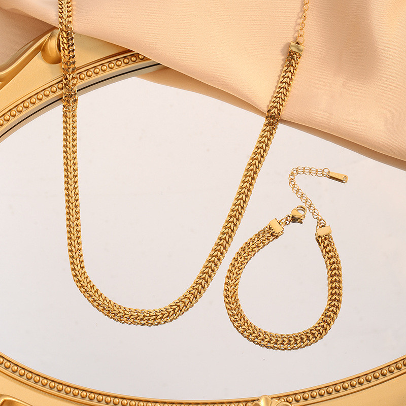 European and American Simple Retro Niche Thick Chain Gold Ins Internet Celebrity Fashion High-end Collarbone Chain Titanium Steel Necklace