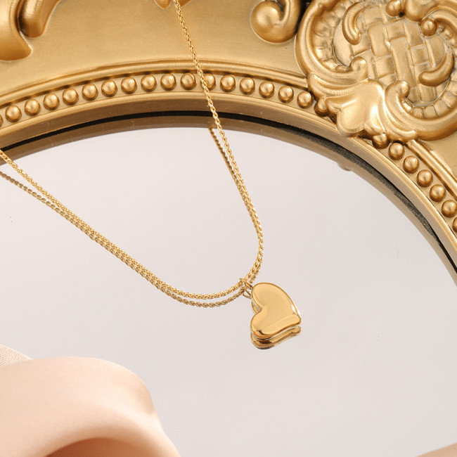 Niche Design 18K Gold-Plated Thin Chain Heart Necklace for Women Simple Versatile Heart Pendant Collarbone Chain Accessories