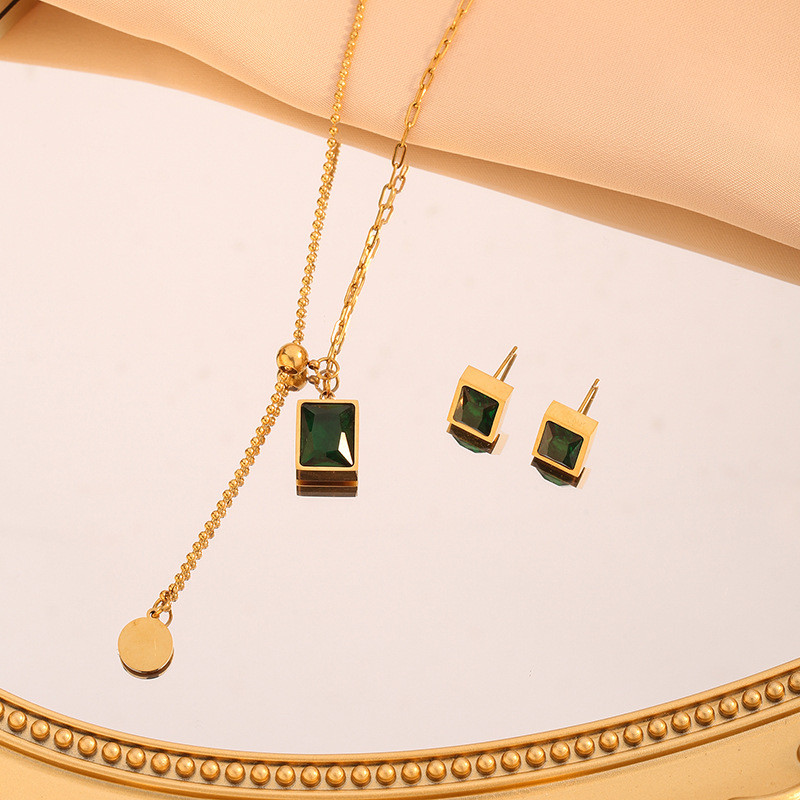 Korean Emerald Square Pendant Necklace for Women, Light Luxury Niche Design, High-end Green Diamond Collarbone Chain and Earring Set