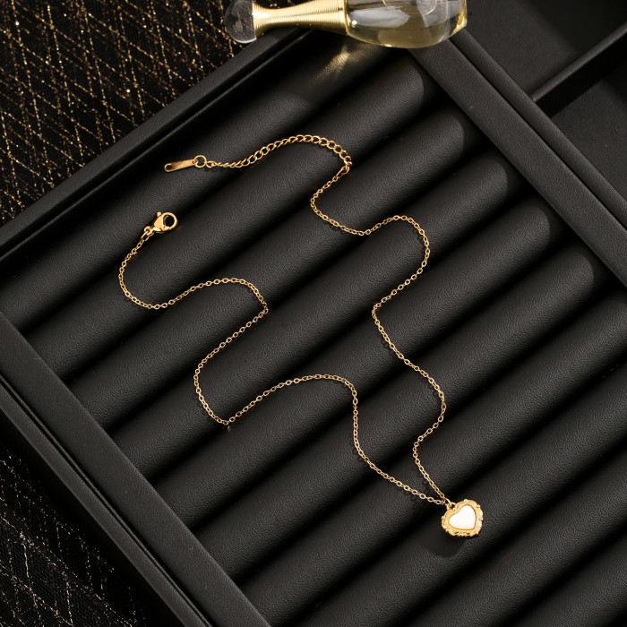 Elegant Niche Design INS Style Mother-of-Pearl Heart Pendant Necklace for Women Titanium Steel High-End Simple Versatile Collarbone Chain