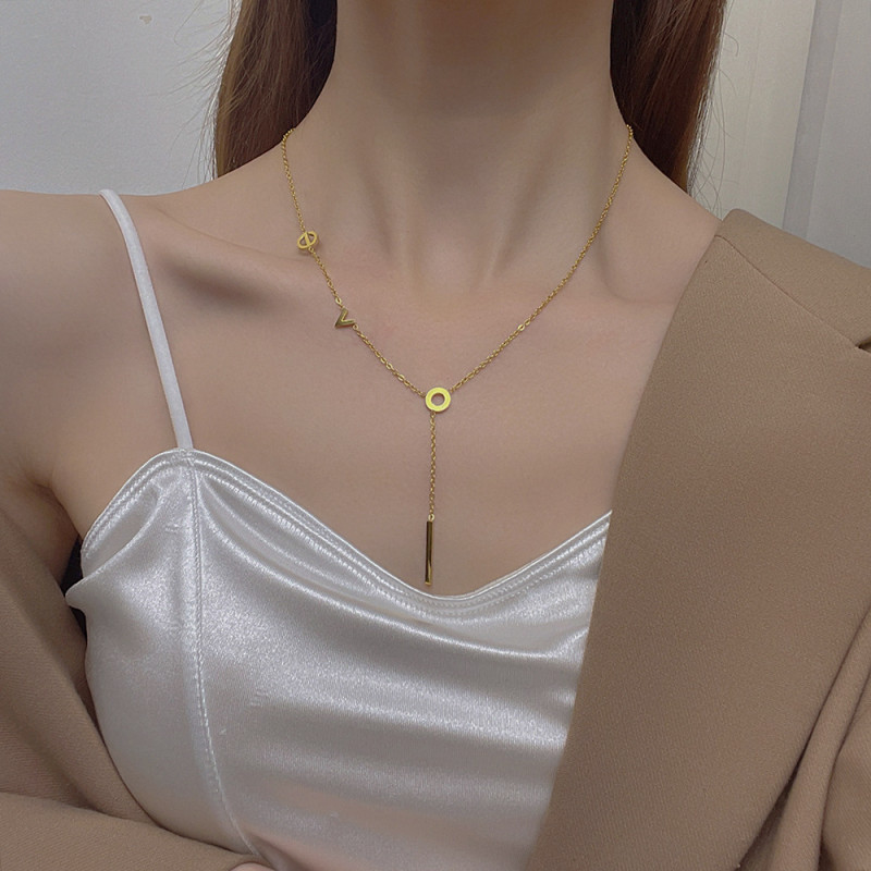 Love Necklace 2022 New Women Summer 18k Gold High-end Niche Collarbone Internet Celebrity Titanium Steel Choker Non-fading