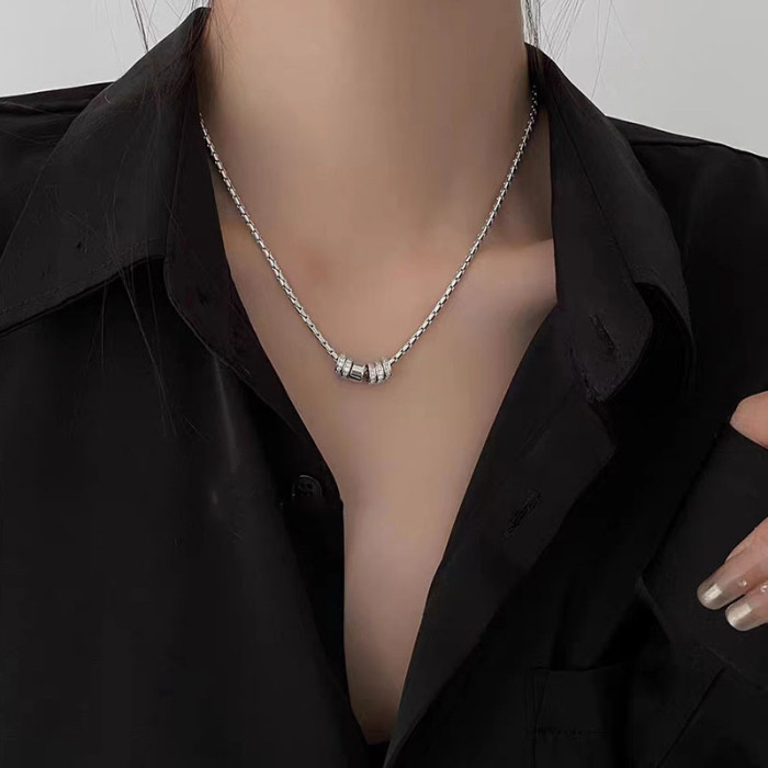 Minimalist Zircon Circle Pendant Necklace for Women, Light Luxury Personality Versatile Choker for Men, Stylish Colla...