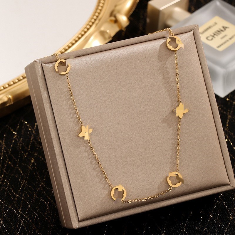 Light Luxury Minimalist Hollow Four-Leaf Clover Titanium Steel Necklace for Women, Niche Style, Elegant Collarbone Chain, Versatile Design, Skin Tone Enhancing Jewelry