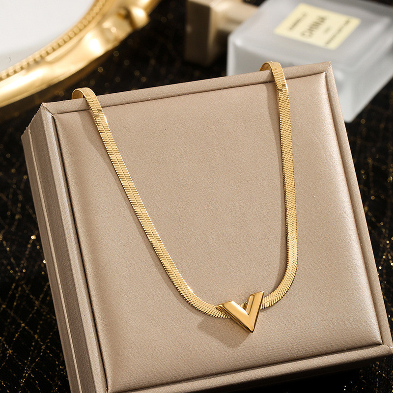 Titanium Steel Letter V Heart Blade Chain Necklace Korean Ins Personality Design Snake Bone Chain Fashion Versatile Necklace for Women