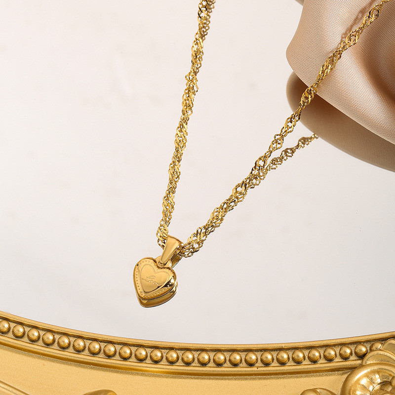 European and American Cross-Border Stainless Steel Metal Heart Necklace for Women Fashionable Light Luxury High-End Versatile Heart Jewelry Wholesale