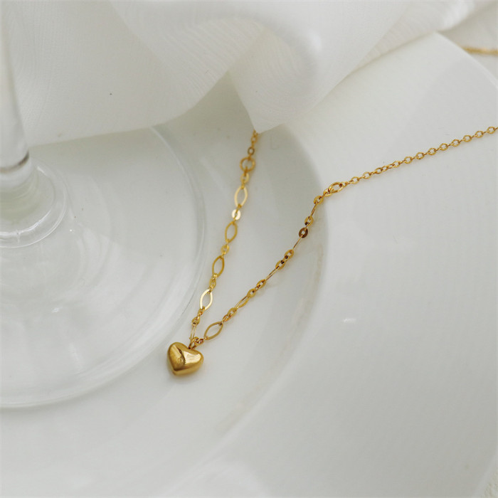 Heart Pendant INS Trend Necklace for Women Niche Style 18K Gold Plated Light Luxury High-end Minimalist Clavicle Chain