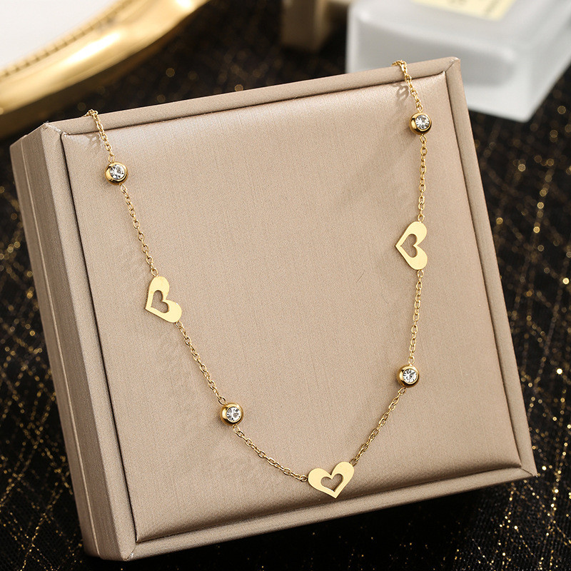 Cross-Border Hot Selling Simple Heart Pendant Necklace with White Diamonds for Women, Versatile Stainless Steel Gold-Plated Necklace Wholesale
