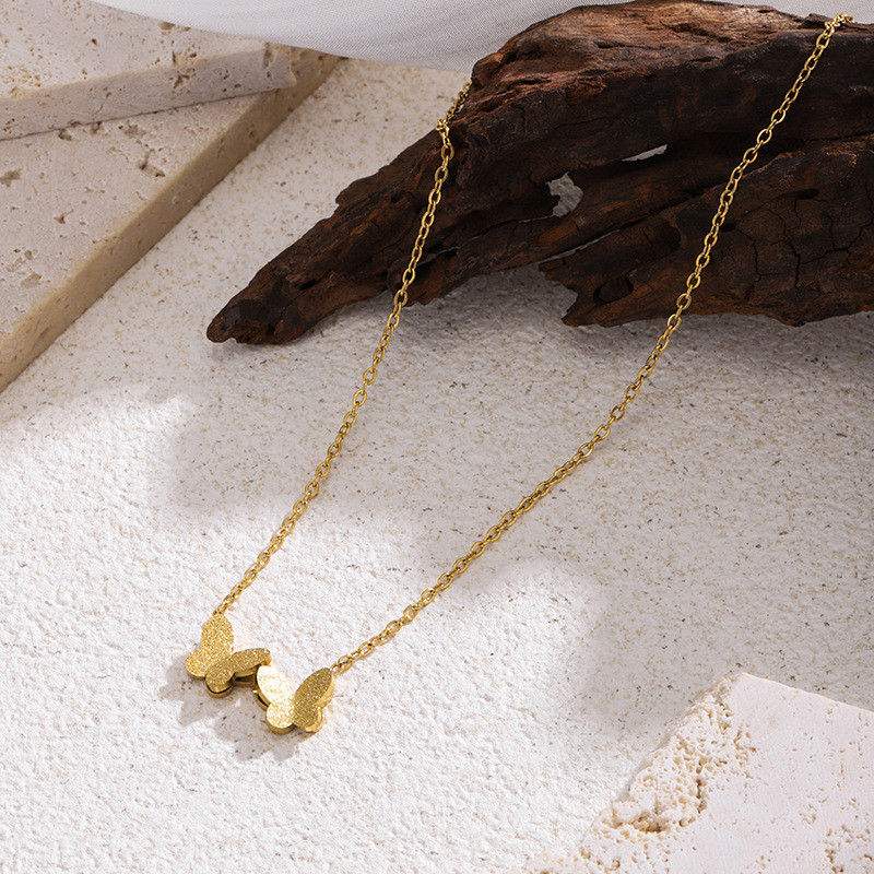 Stainless Steel 18k Gold Japanese and Korean Style Connected Matte Butterfly Pendant Necklace for Women, Flying Butterflies Collarbone Chain