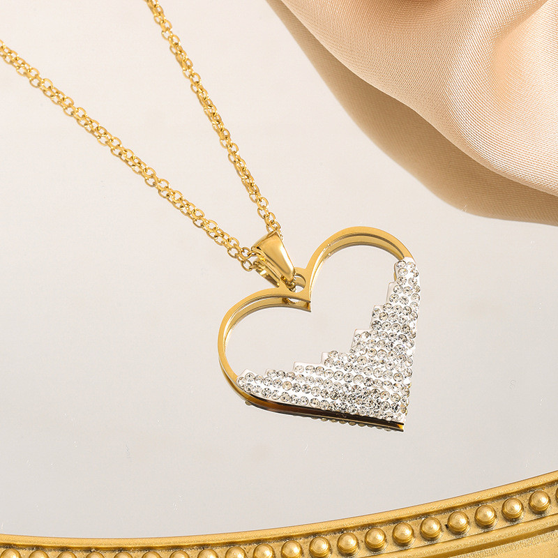 Cross-Border New Product 18K Titanium Steel Chain Inlaid Zircon Heart Necklace Pendant for Women Inlaid Diamond Collarbone Chain Wholesale from Source Manufacturer