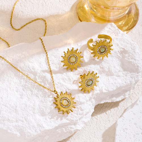 European and American INS Style Titanium Steel Inlaid Natural Stone Sun Pendant Necklace for Women, 18K Plated, Niche Light Luxury Personality Necklace for Women