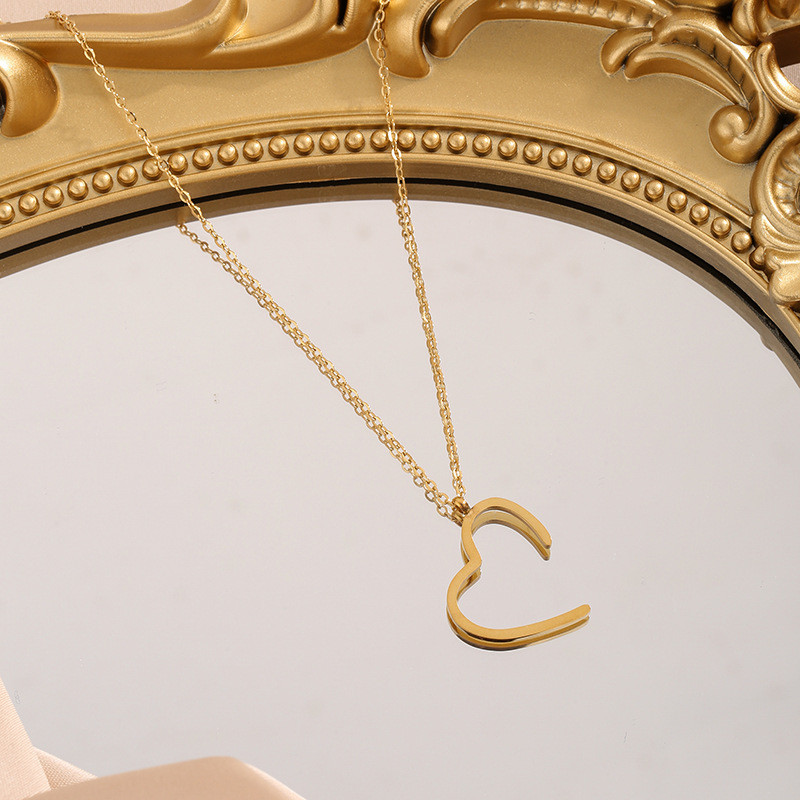 New Heart Stainless Steel 18K Gold Necklace Women's Set Versatile Niche Design French Collarbone Chain Non-Fading