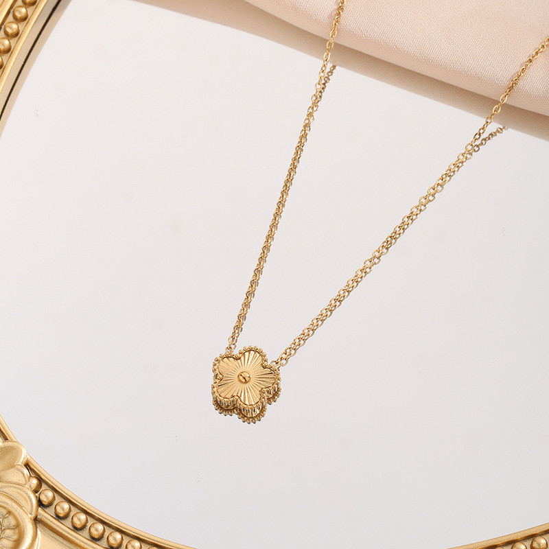 Stainless Steel Gold Fashion Trend Simple Versatile Titanium Steel Necklace for Women Vintage Party High-Quality Design Five-Leaf Flower