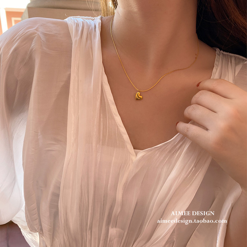 Niche Design 18K Gold-Plated Thin Chain Heart Necklace for Women Simple Versatile Heart Pendant Collarbone Chain Accessories