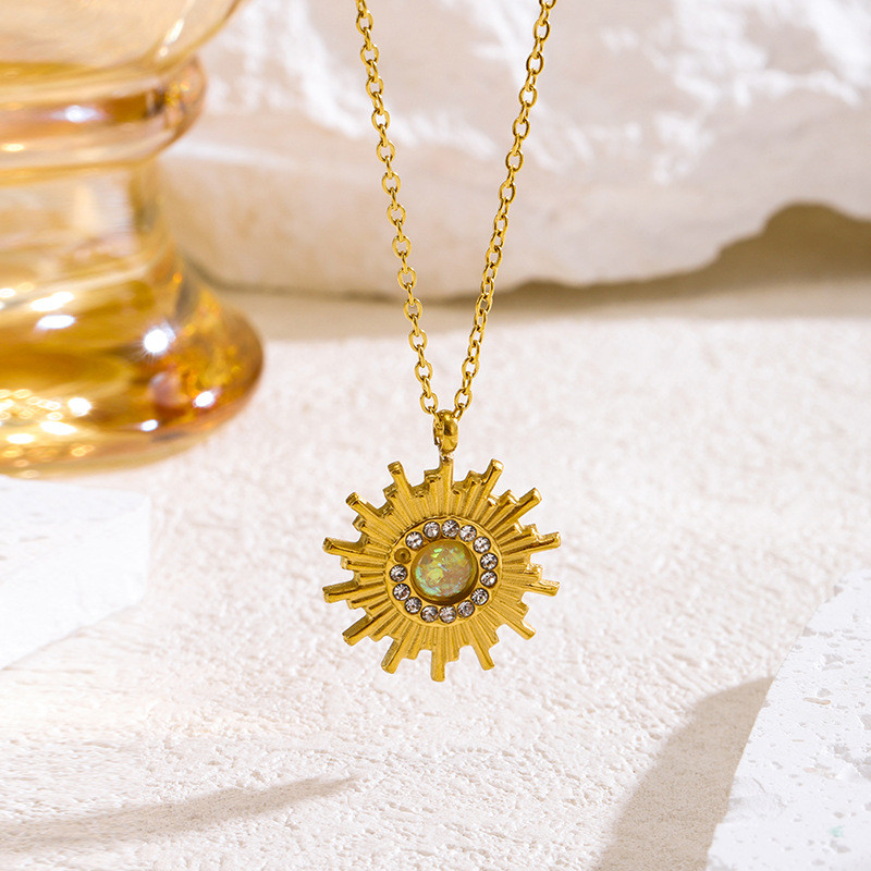 European and American INS Style Titanium Steel Inlaid Natural Stone Sun Pendant Necklace for Women, 18K Plated, Niche Light Luxury Personality Necklace for Women