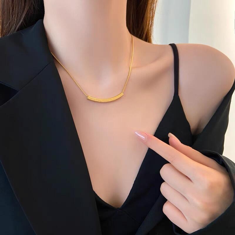 Cross-Border Classic Niche Design Four-Leaf Clover Pattern Smile Shape Non-Fading Titanium Steel Necklace Accessories Clavicle Chain