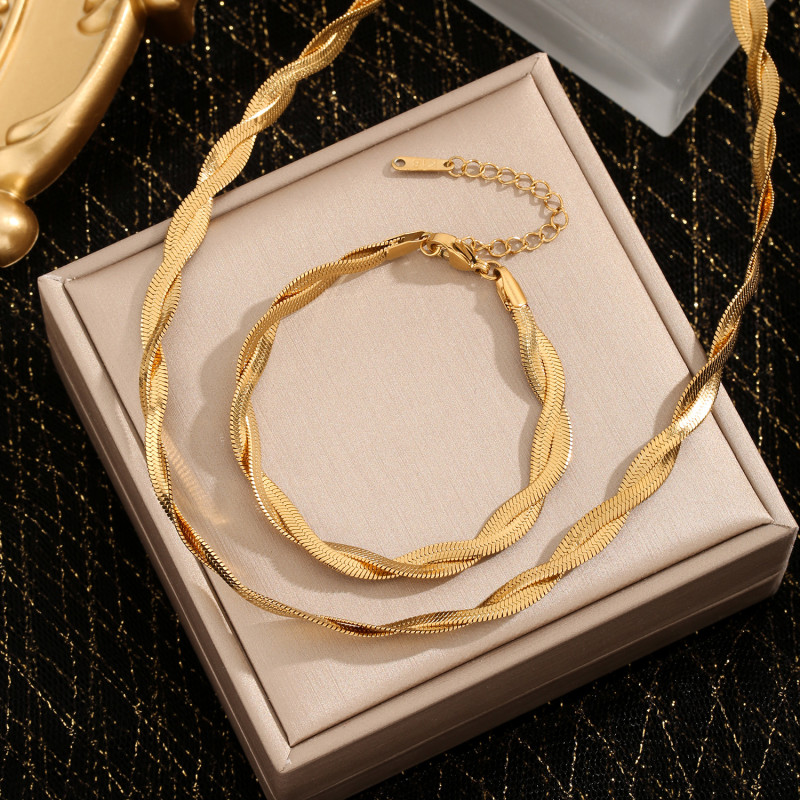 European and American Style High-end Gold-plated Titanium Steel Cross Necklace Set for Women, Ins Trendy Internet Celebrity Minimalist Clavicle Chain Necklace