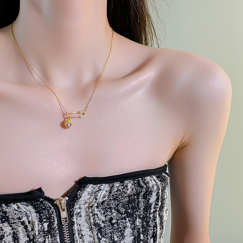 Copper Plated Gold Pendant Personalized Pin Fully Jeweled Loving Heart Light Luxury Titanium Steel Necklace Women's Fashion Non-Fading High-End Sense