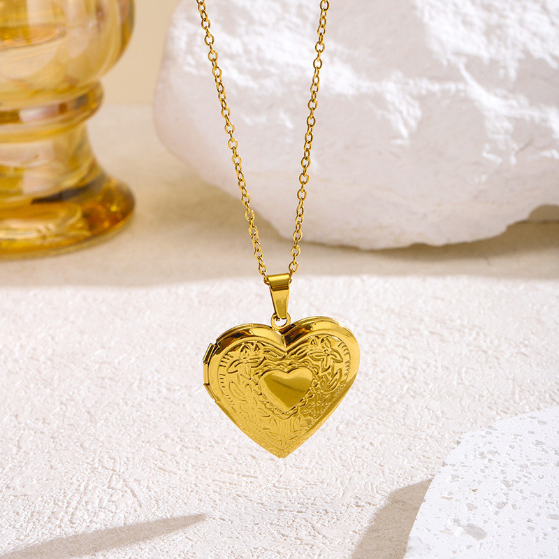 Titanium Steel No Fading Simple High-Grade Necklace Women's Affordable Luxury Fashion Stainless Steel Embossed Peach Heart Photo Box Necklace
